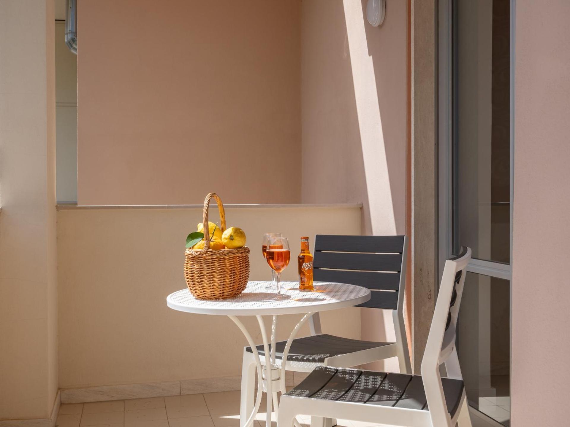 Appartamento Casa Nonno Angelo Sorrento - Free parking - Seaview Esterno foto